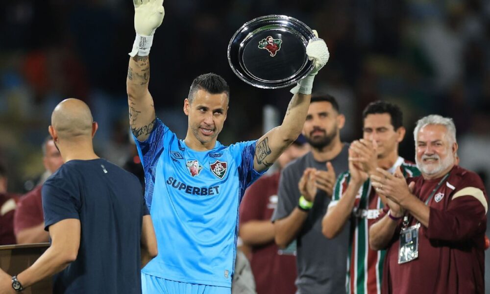 1,391 games! Fluminense GK breaks football record