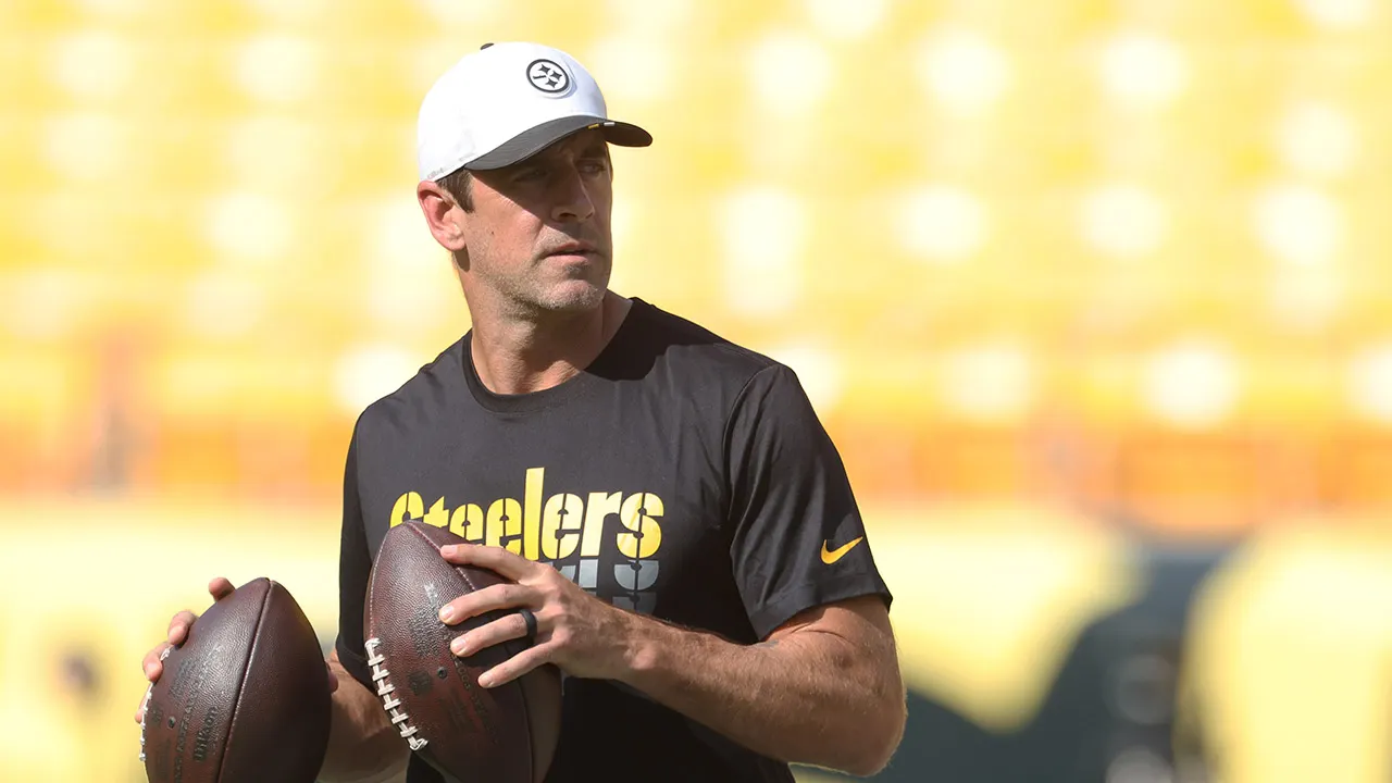 Aaron Rodgers issues warning shot to Steelers offensive line after teammate’s training camp knock down Aaron Rodgers issues warning shot to Steelers offensive line after teammate’s training camp knock down