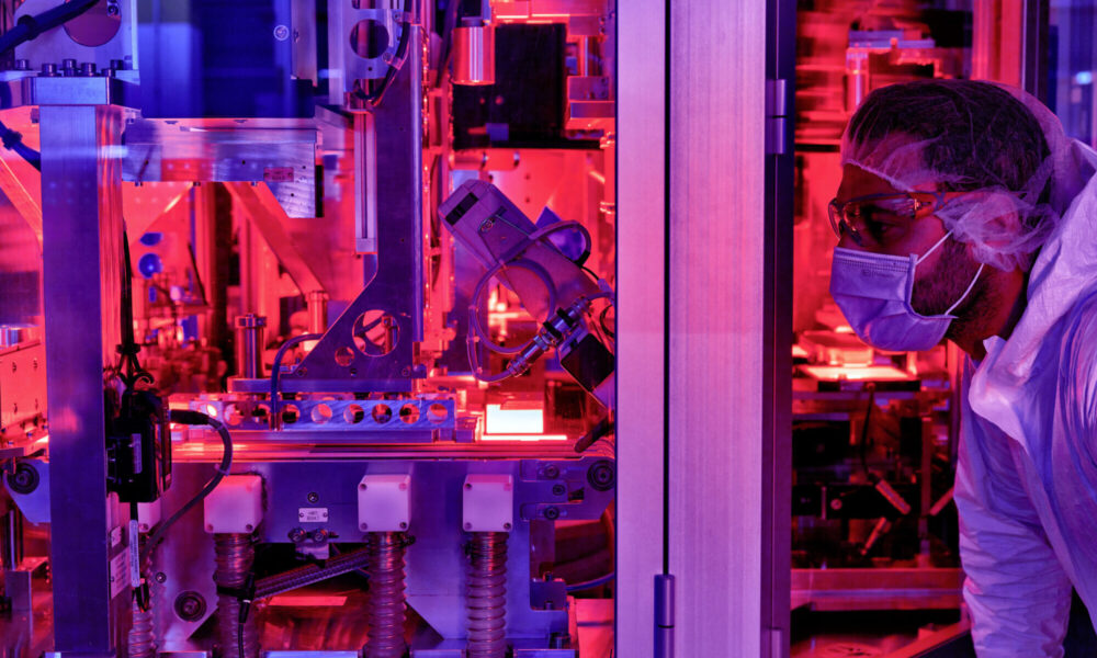 An ultra-thin smart filter can significantly extend EV battery lifespan