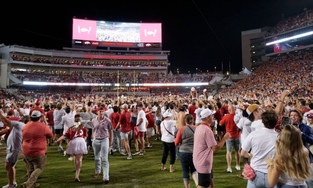 Arkansas OK’s field rushing — after 3-minute delay