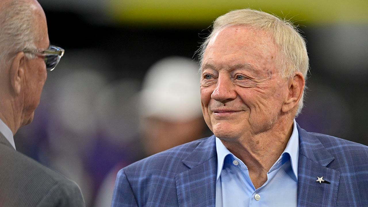 Cowboys’ Jerry Jones emphasizes ‘art of the deal’ message in Micah Parsons negotiations Cowboys’ Jerry Jones emphasizes ‘art of the deal’ message in Micah Parsons negotiations