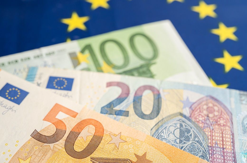 Euro area current account surplus rises to .9 bn in June Euro area current account surplus rises to .9 bn in June