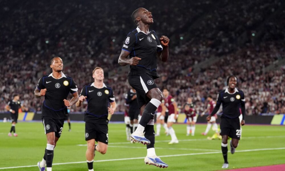 European soccer recap: Chelsea and Bayern dominate, PSG eke out win
