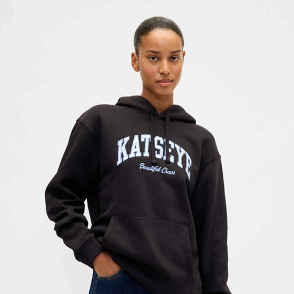 Gap misses quarterly sales estimates on soft apparel demand, warns of tariff hit Gap misses quarterly sales estimates on soft apparel demand, warns of tariff hit