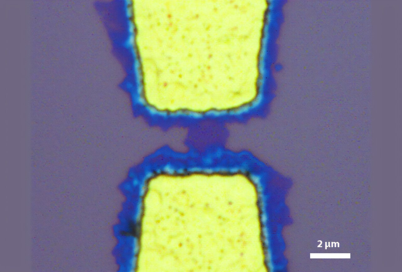 Growing ultrathin semiconductors directly on electronics could eliminate a fragile manufacturing step Growing ultrathin semiconductors directly on electronics could eliminate a fragile manufacturing step