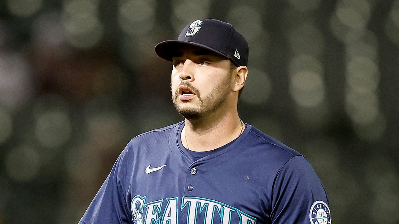 Mariners pitcher shares vile message he received after poor performance Mariners pitcher shares vile message he received after poor performance