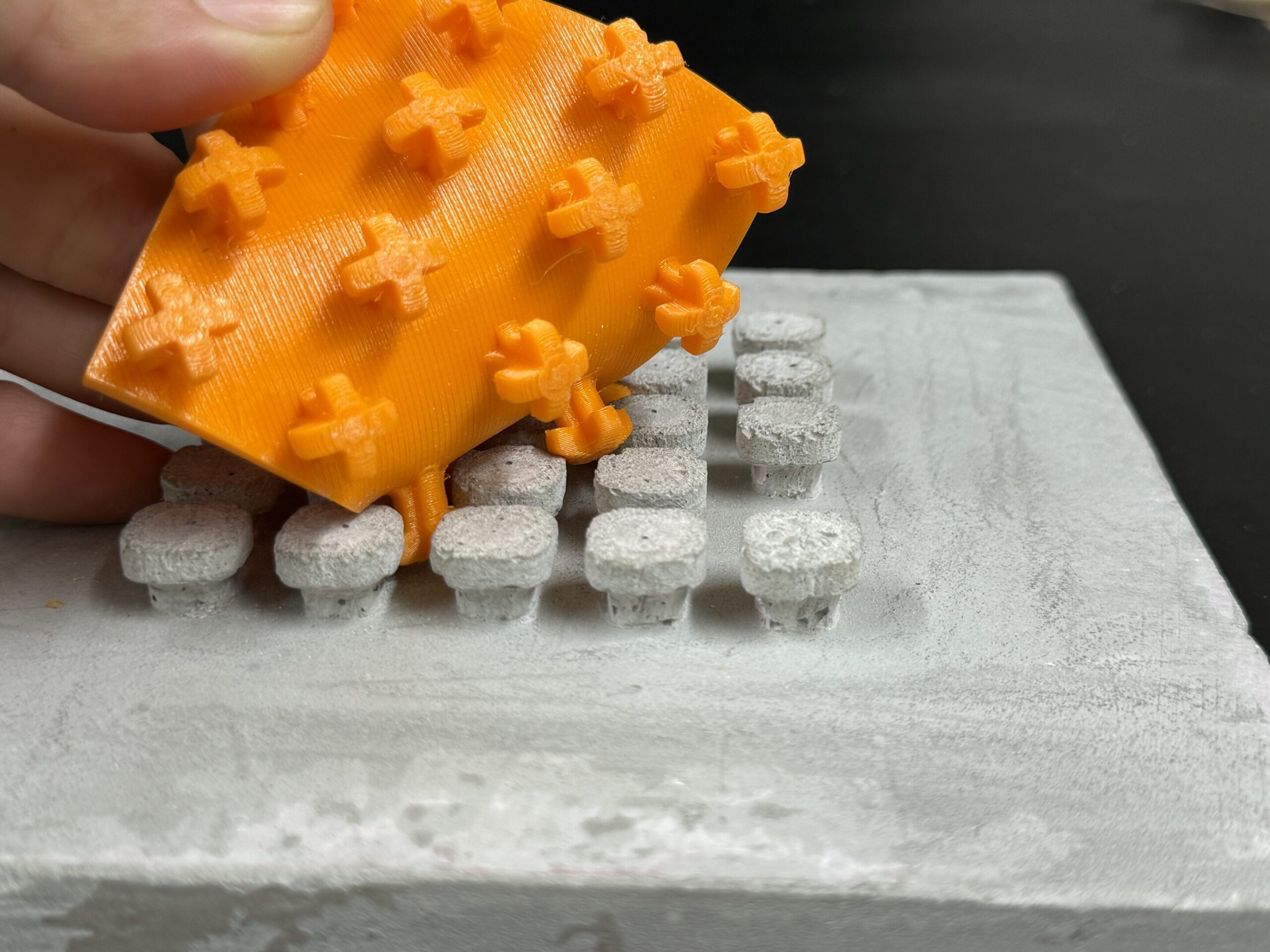 Researchers develop hook-and-loop fastener for building components Researchers develop hook-and-loop fastener for building components