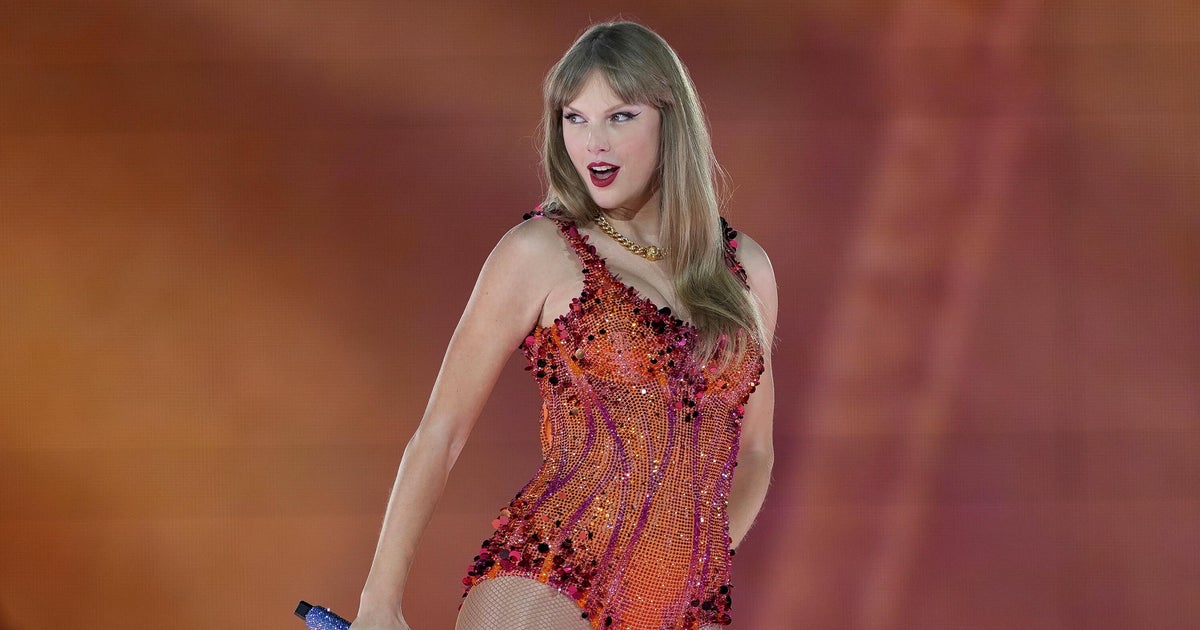 Taylor Swift’s love of the color orange sets social media branding ablaze Taylor Swift’s love of the color orange sets social media branding ablaze