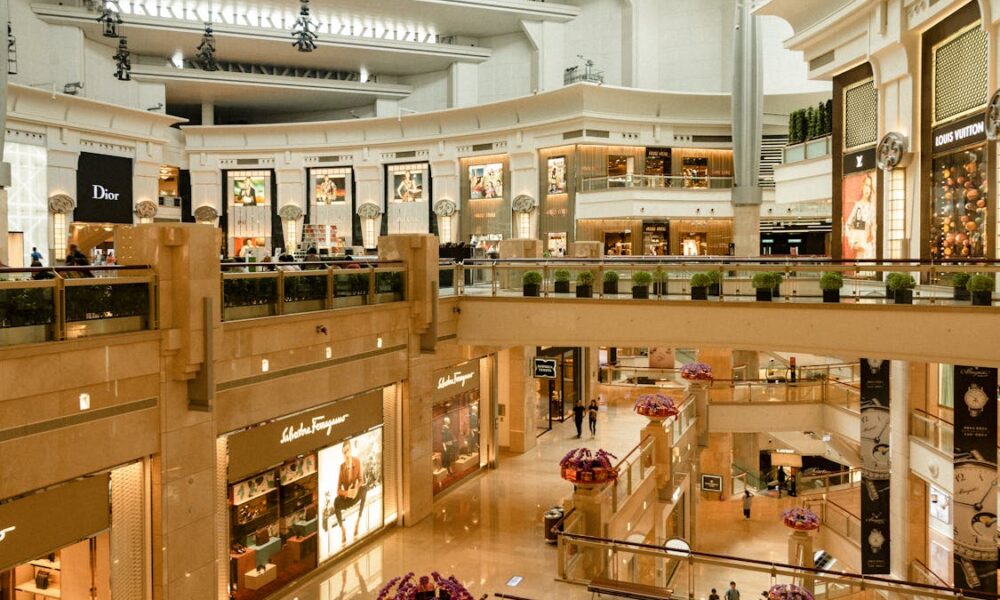 Top 7 Retailers Offering the Best Temp Work Opportunities This Christmas