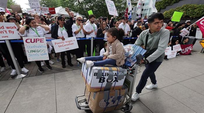 Air Canada flight attendants continue strike despite order to return, airline delays restart Air Canada flight attendants continue strike despite order to return, airline delays restart