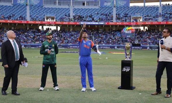 Asia Cup final: Separate presenters at Pakistan vs India toss