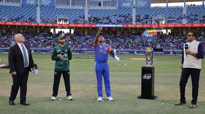 Asia Cup final: Separate presenters at Pakistan vs India toss