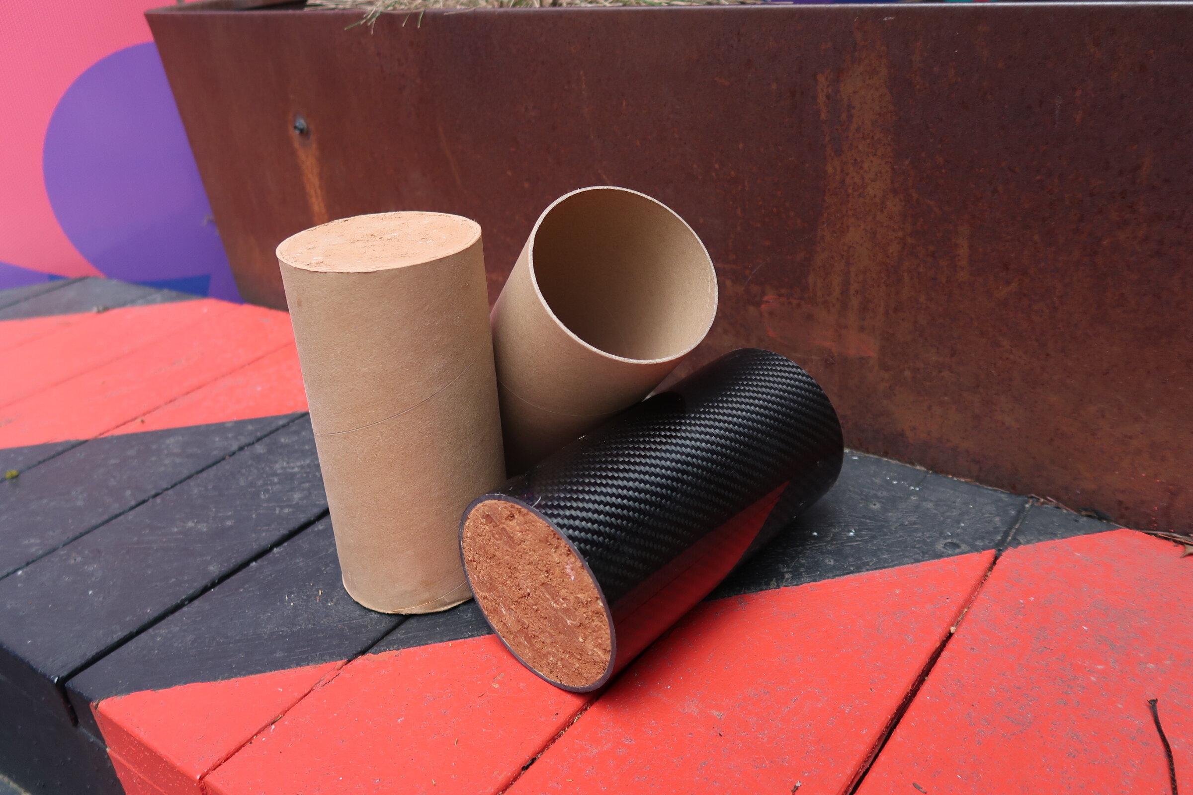 Cardboard and earth combine to create low-carbon alternative to concrete Cardboard and earth combine to create low-carbon alternative to concrete