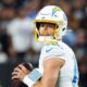 Chargers defeat Raiders on the road behind Justin Herbert’s 2 touchdown passes