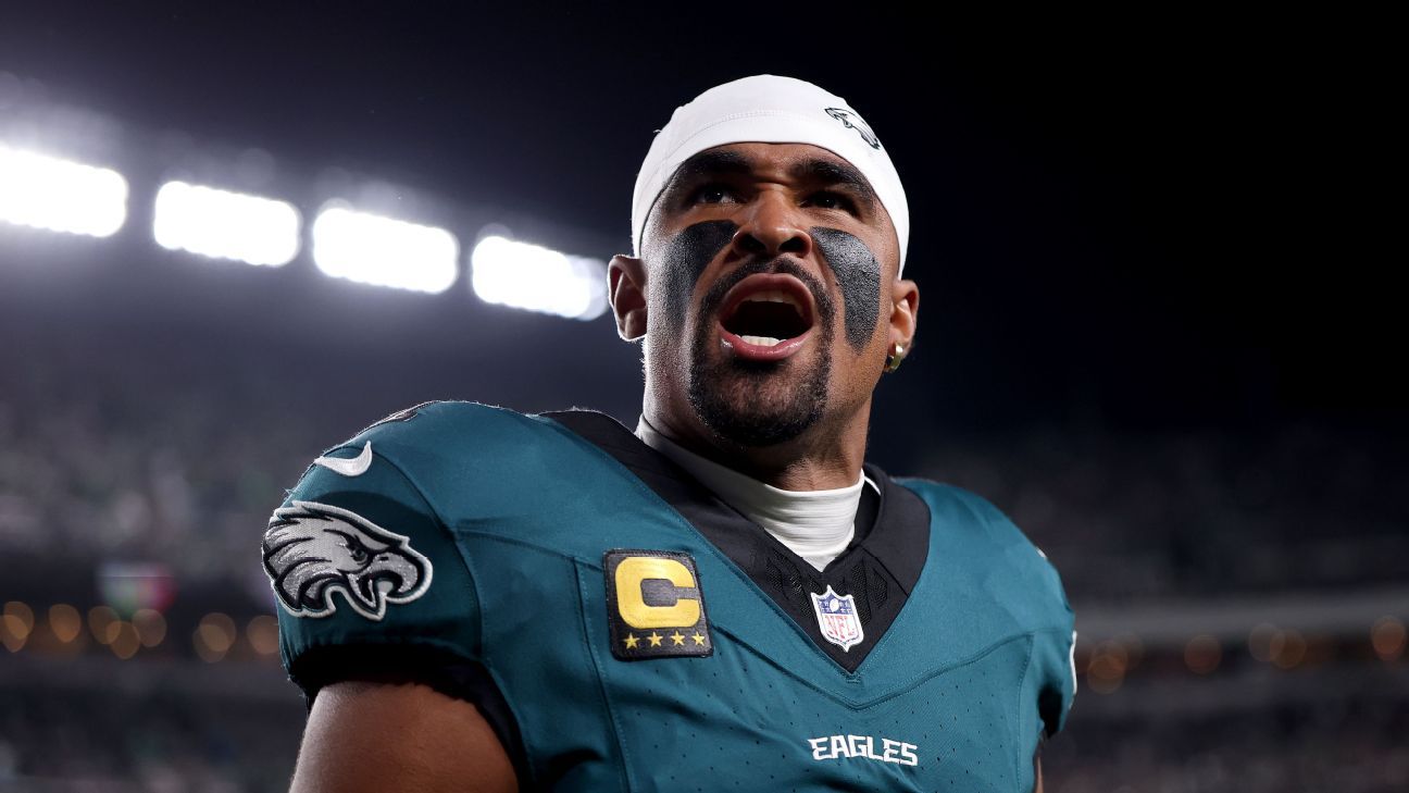 Dallas, Philly trade first half TDs; Eagles DT Jalen Carter ejected pre-snap Dallas, Philly trade first half TDs; Eagles DT Jalen Carter ejected pre-snap