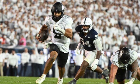 Ducks’ Moore breaks through in 2OT upset of PSU