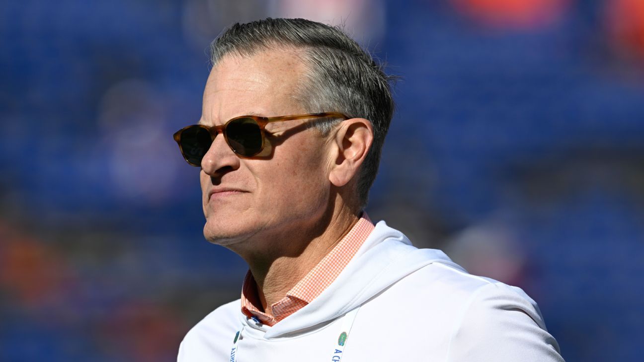 Florida AD gets 0K raise, semi-retirement role Florida AD gets 0K raise, semi-retirement role