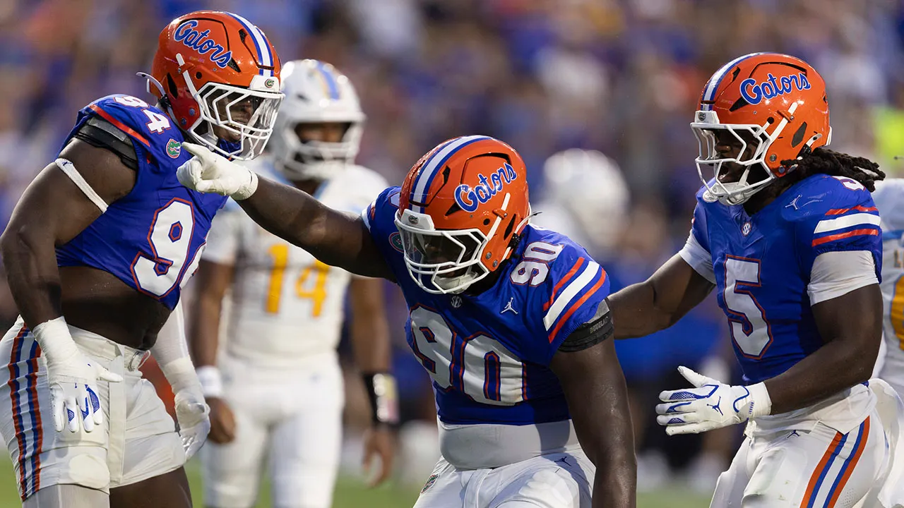 Florida defensive lineman ejected for spitting on player during opponent’s game-winning drive Florida defensive lineman ejected for spitting on player during opponent’s game-winning drive