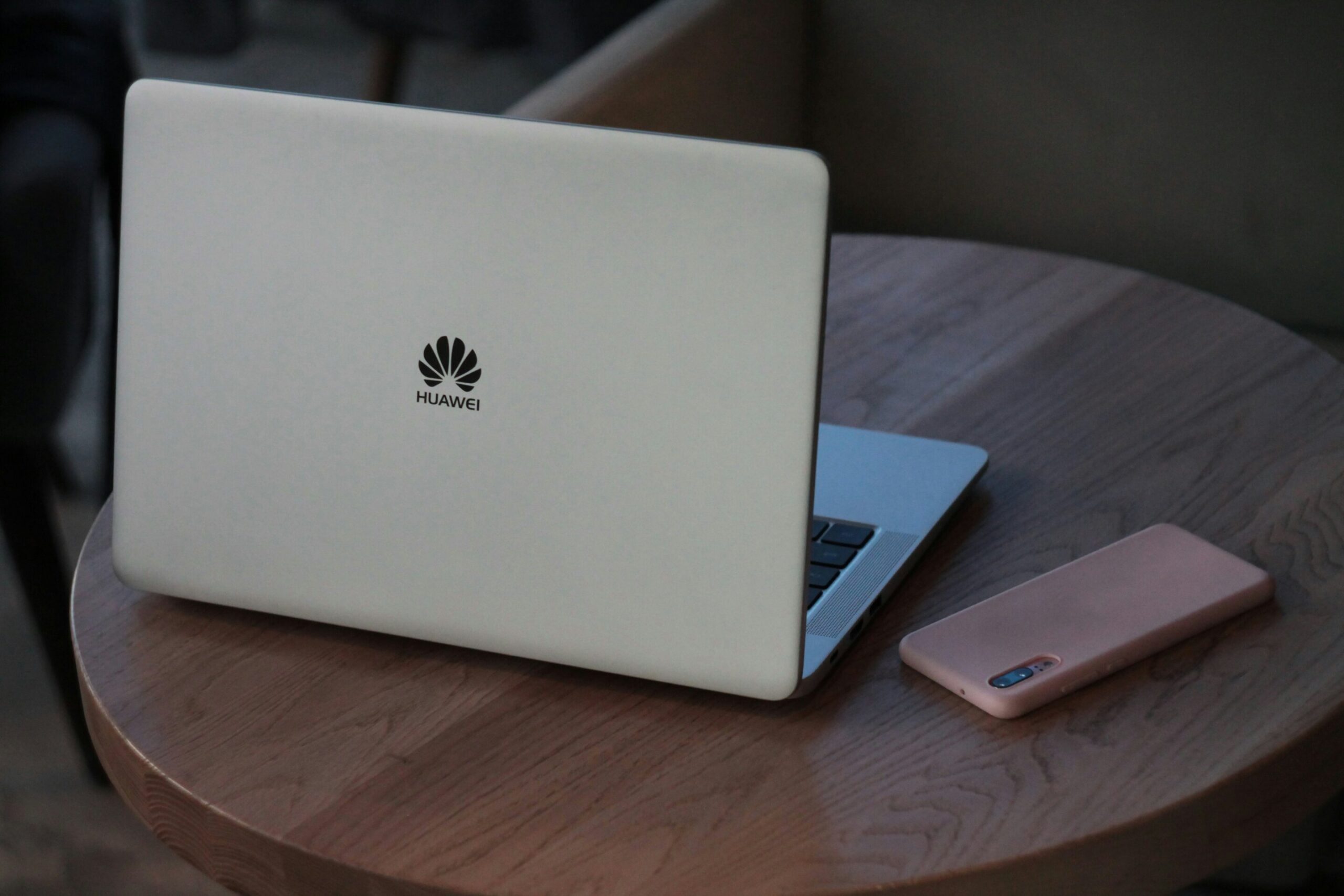 Huawei unveils new computing tech as China seeks AI strength