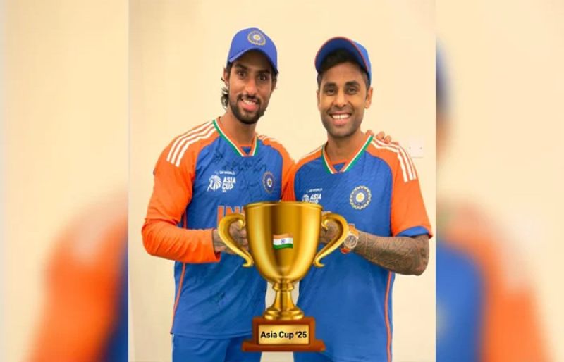 Indian players trolled for flaunting ‘fake Asia Cup trophy’ on social media – SUCH TV