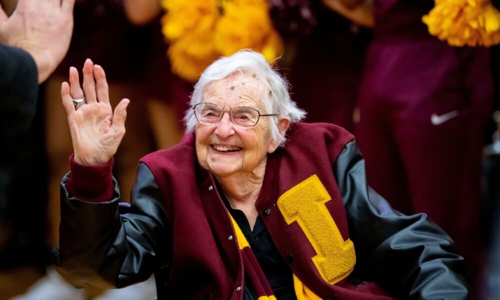 Loyola Ramblers chaplain Sister Jean announces retirement due to health concerns