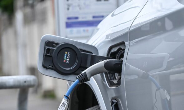 Most EU carmakers on track to meet emission targets: Study
