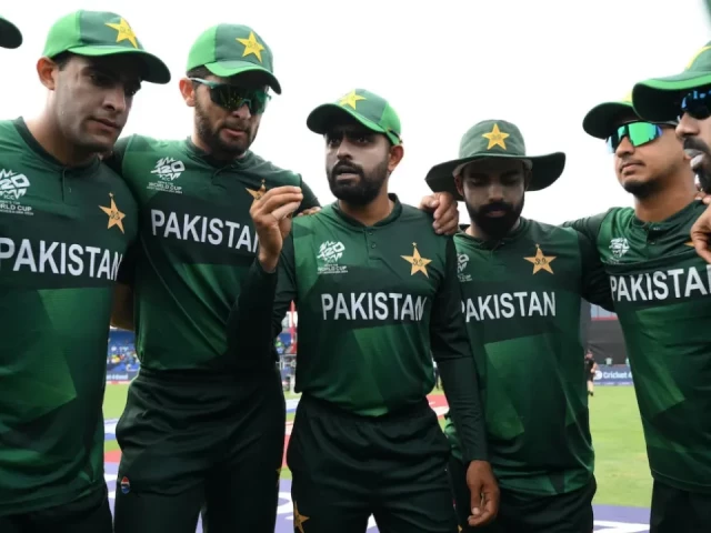 PCB blocks Pakistan stars from playing in overseas T20 leagues | The Express Tribune