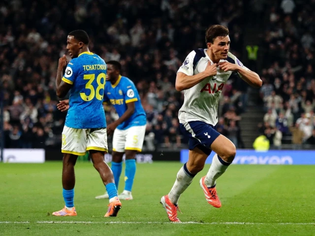 Palhinha rescues point for Tottenham against winless Wolves | The Express Tribune