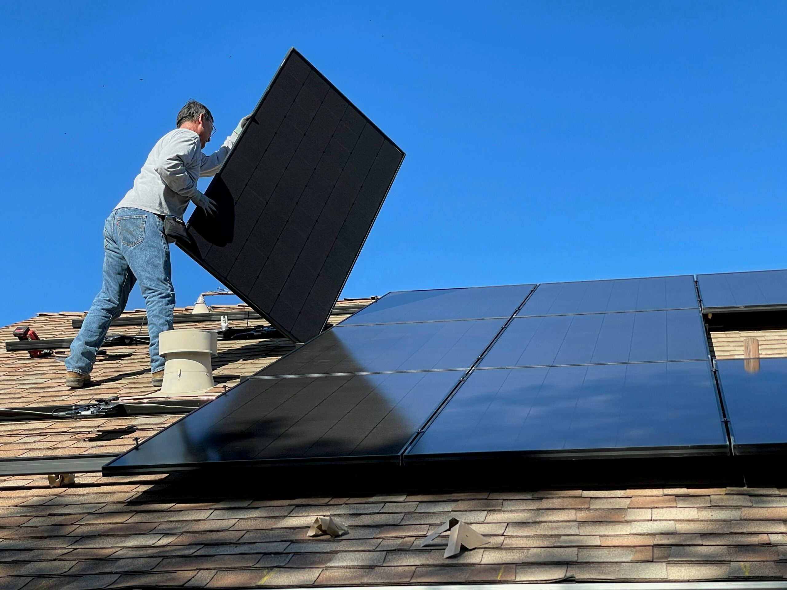 Solar power cuts electricity bills and carbon emissions—NZ needs to scale up faster