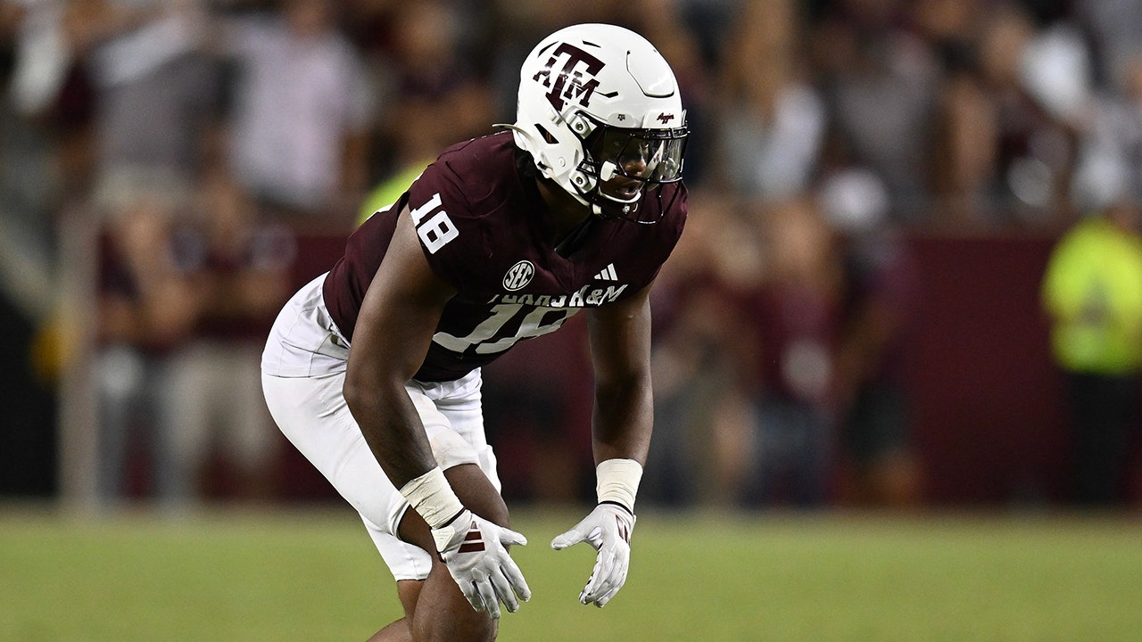 Texas A&M’s Cashius Howell delivers historic feat with three consecutive quarterback sacks against Utah State Texas A&M’s Cashius Howell delivers historic feat with three consecutive quarterback sacks against Utah State