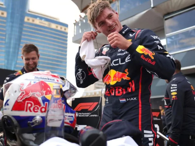 Verstappen takes pole after wild session of six red-flag crashes | The Express Tribune Verstappen takes pole after wild session of six red-flag crashes | The Express Tribune