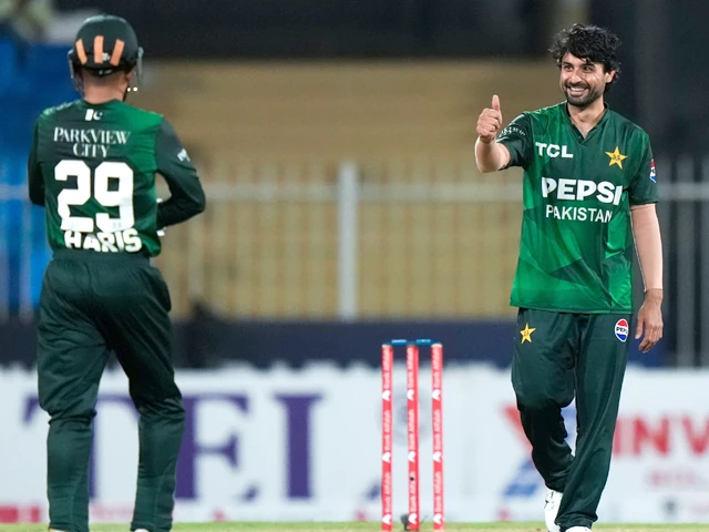 Zaman, Abrar power Pakistan into T20 tri-series final | The Express Tribune