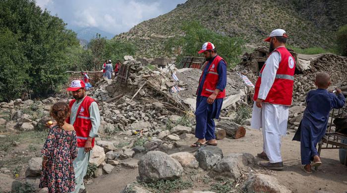 Afghanistan airdrops commandos to rescue quake survivors Afghanistan airdrops commandos to rescue quake survivors