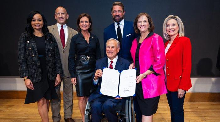 Texas governor signs law banning Sharia compounds Texas governor signs law banning Sharia compounds