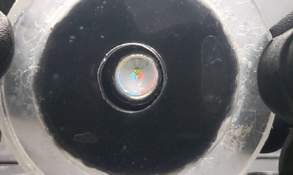 A flexible lens controlled by light-activated artificial muscles promises to let soft machines see