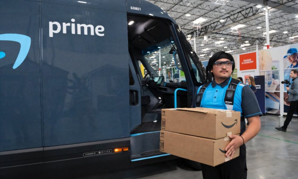 Amazon uses AI to make robots better warehouse workers