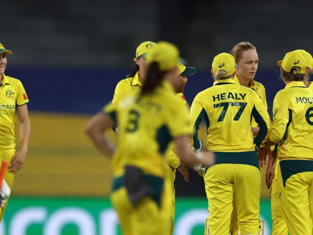 Australia turn the tables to beat Pakistan after losing eight wickets | The Express Tribune