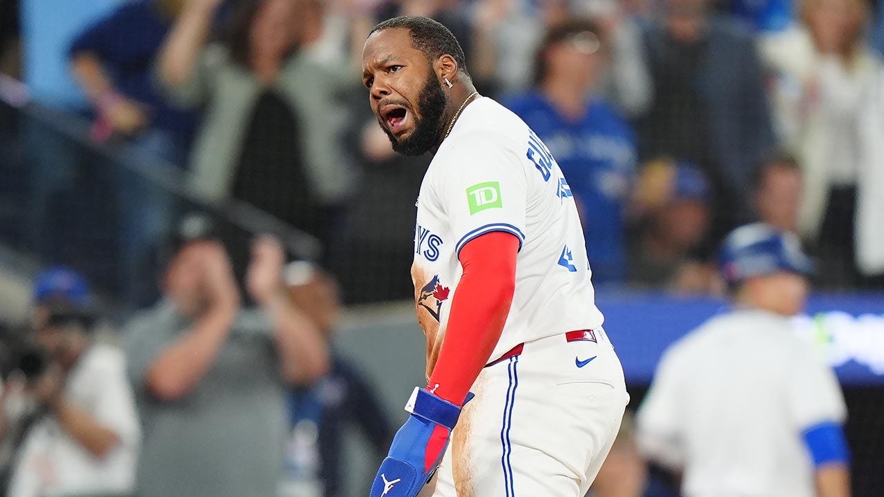 Blue Jays force Game 7 with crucial win over Mariners Blue Jays force Game 7 with crucial win over Mariners