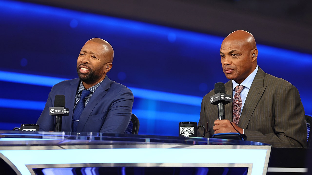 Charles Barkley, Kenny Smith clash over FBI gambling probe allegedly involving NBA figures: ‘That’s stupidity’ Charles Barkley, Kenny Smith clash over FBI gambling probe allegedly involving NBA figures: ‘That’s stupidity’
