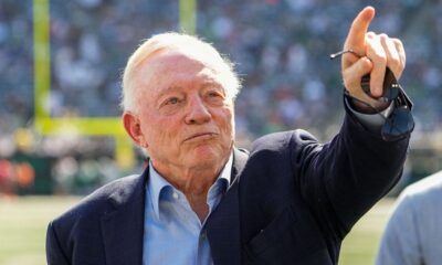 Cowboys’ Jerry Jones gives fans middle finger as team tops Jets