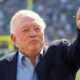 Cowboys’ Jerry Jones gives fans middle finger as team tops Jets