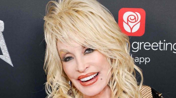 Dolly Parton faking smiles as she continues to mourn husband: Source Dolly Parton faking smiles as she continues to mourn husband: Source