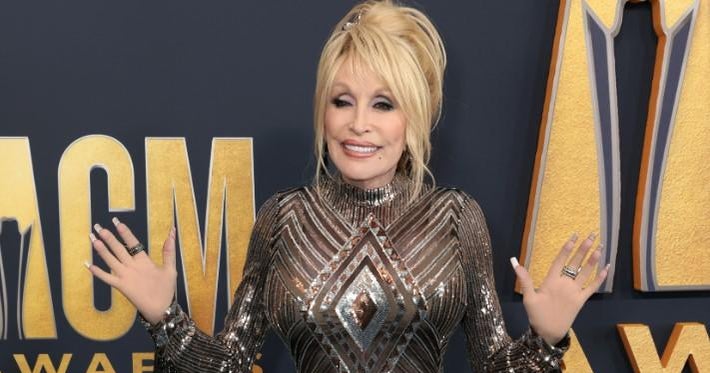 Dolly Parton says “I’m not dying” after sister asks for prayers Dolly Parton says “I’m not dying” after sister asks for prayers