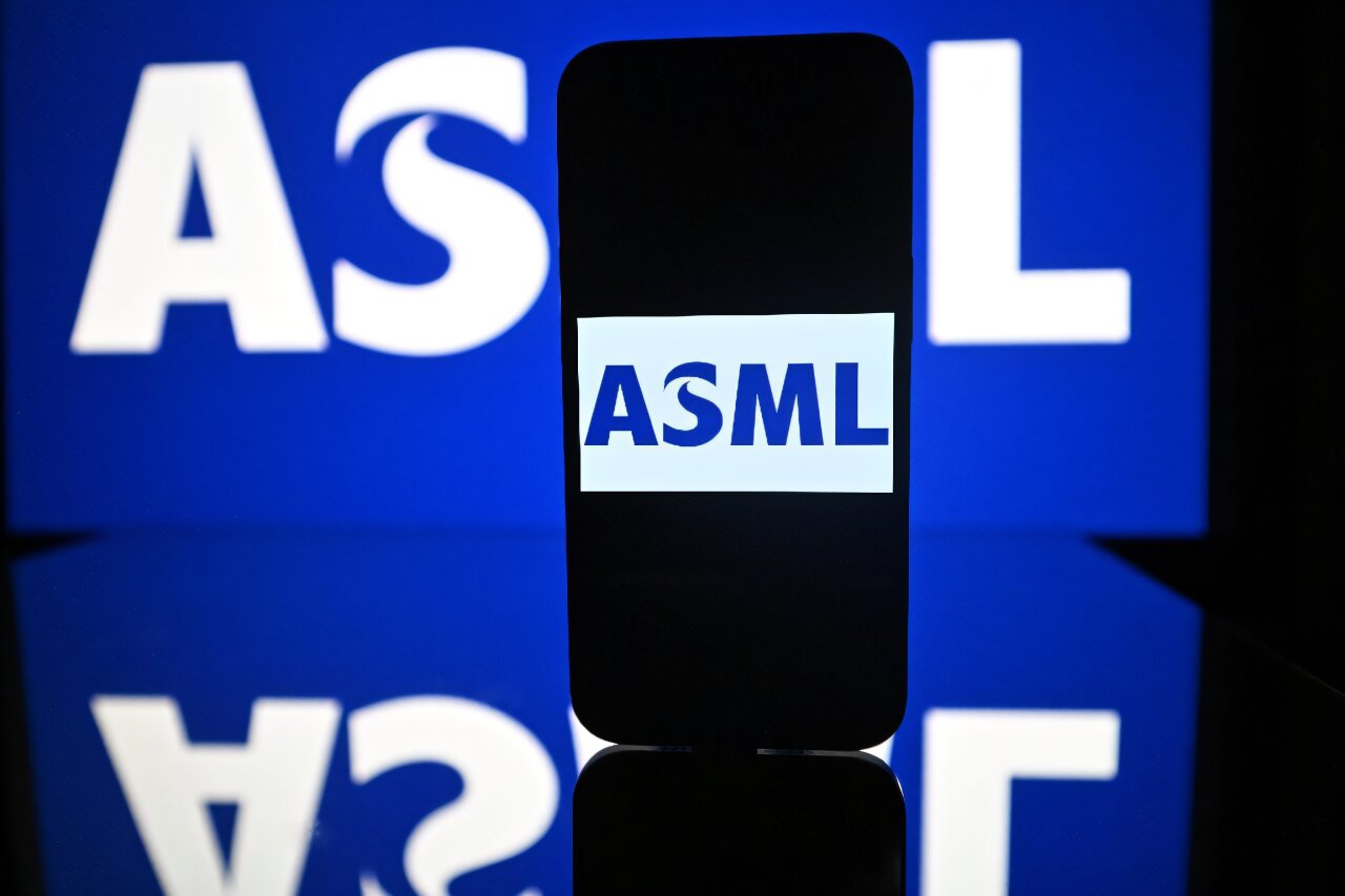 Dutch tech giant ASML posts stable profits, warns on China sales Dutch tech giant ASML posts stable profits, warns on China sales