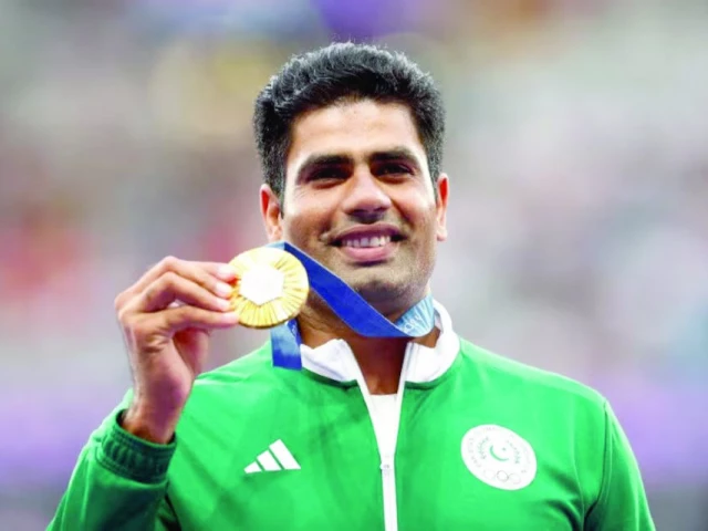 From backyard to Olympic glory: How Terseus Liebenberg shaped Arshad Nadeem | The Express Tribune From backyard to Olympic glory: How Terseus Liebenberg shaped Arshad Nadeem | The Express Tribune