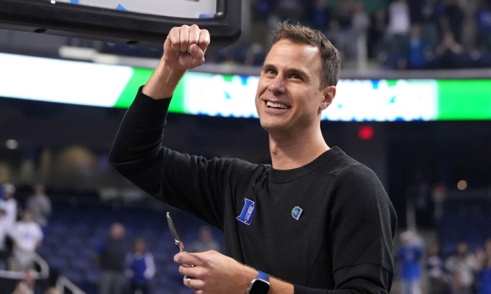 Howard, top-20 senior in ’26, commits to Duke