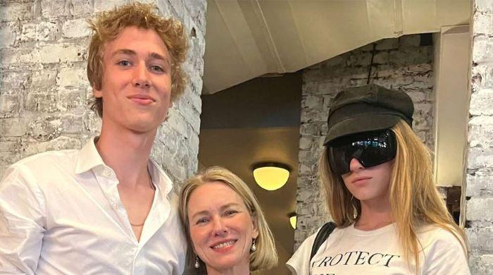 Naomi Watts shows gratitude to her children during Walk of Fame ceremony Naomi Watts shows gratitude to her children during Walk of Fame ceremony