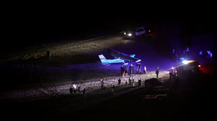 Pilot makes emergency landing on Huntington beach after engine failure