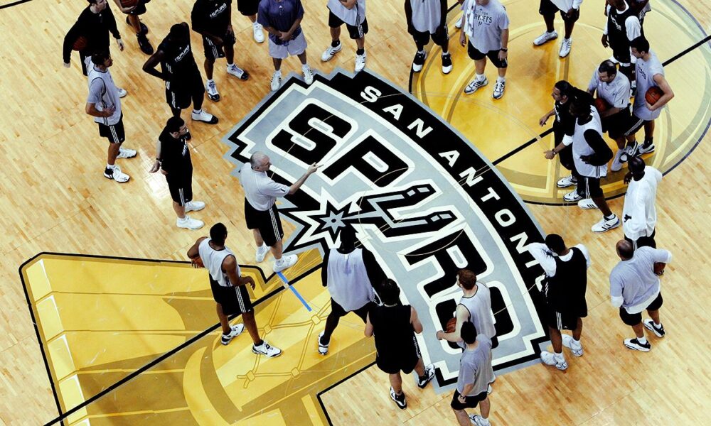 Sources: Trophy logo to return to NBA Finals court