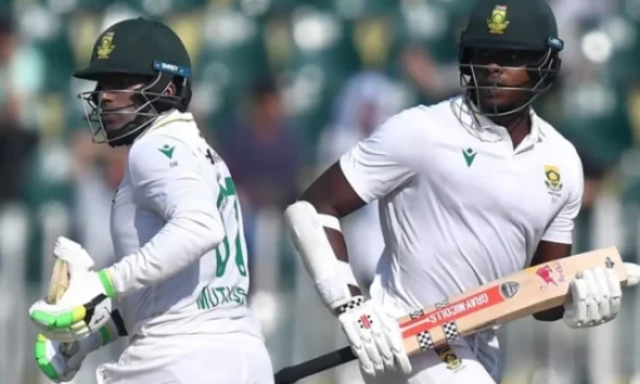 South Africa tail wags to get upper hand against Pakistan | The Express Tribune